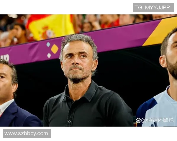 足球巨星公开挑战教练权威引发风波球迷与管理层纷争不断